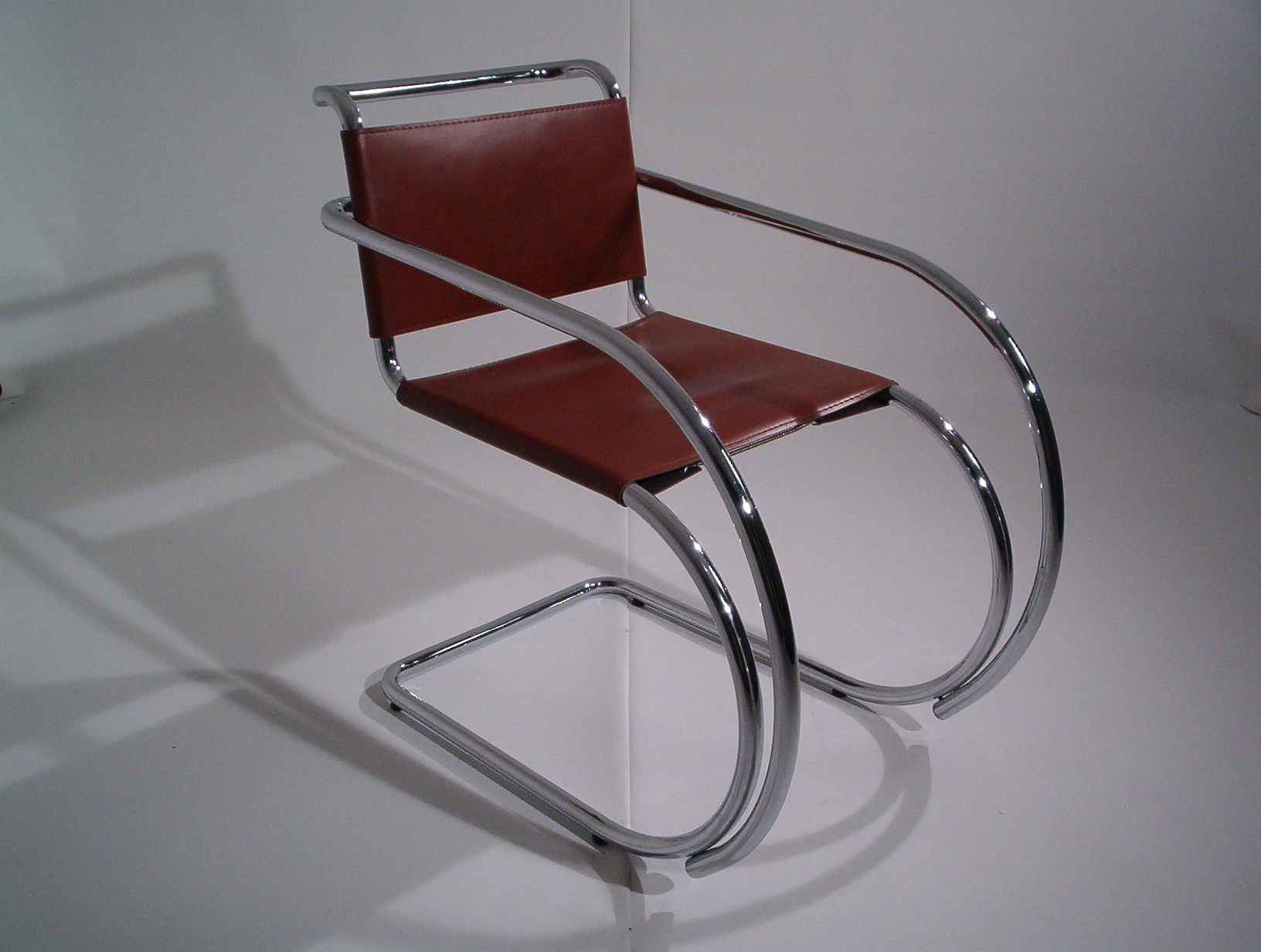 silla mr10 de mies van de rohe de perfil