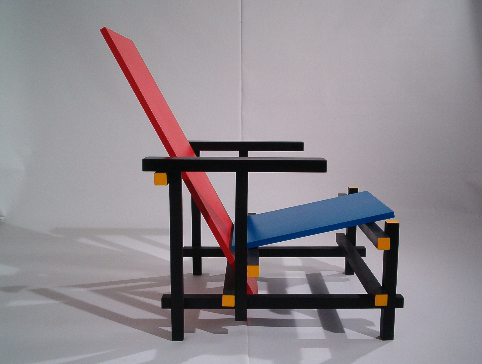 silla mondrian de gerrit rietveld perfil